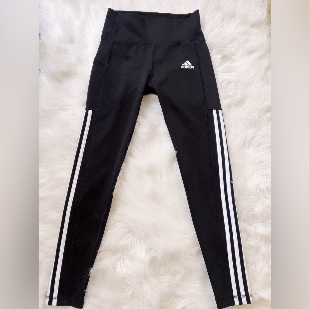 New W/O tag Adidas Aeroready black leggings w/ classic 3 white stripes sz Small